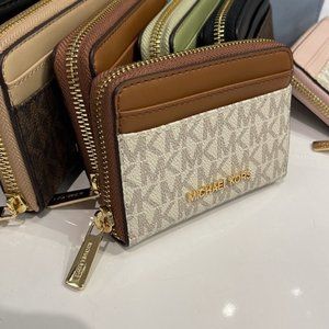 Michael Kors Jet Set Travel Medium Zip Around Card Case Vanilla